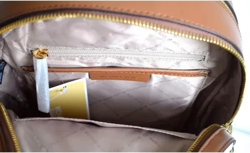 Vista 7 de Michael Kors Jaycee - Mochila con logotipo mediano, Vainilla, Mochila