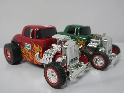 Vista 6 de Hess Camión de juguete 2022 Camión plano y Hot Rods