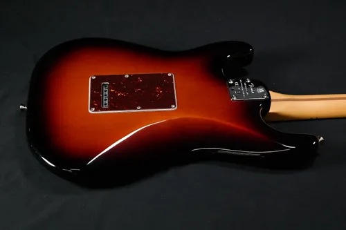 Vista 2 de Fender American Professional II Stratocaster - 3 Color Sunburst con diapasón de madera de arce