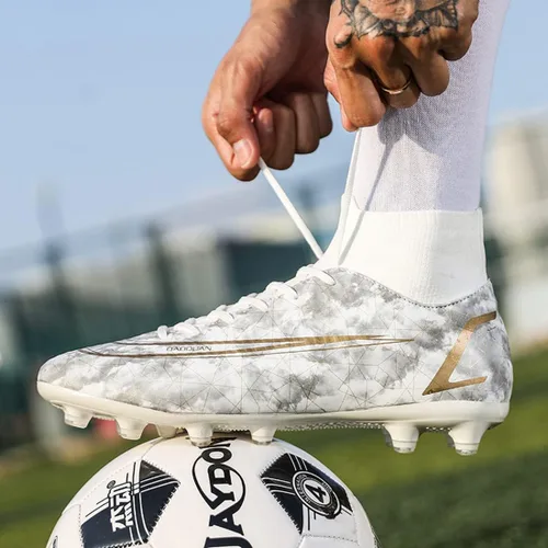 Vista 5 de Botas de fútbol Hightop para hombre, zapatos deportivos para exteriores, zapatos de fútbol de césped, picos para interiores y jóvenes