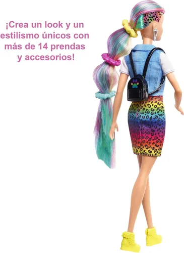 Vista 5 de Barbie Muñeca de pelo arcoíris de leopardo con reflejos que cambian de color y 16 accesorios de estilo, incluyendo ropa, coleteros, cepillo y más