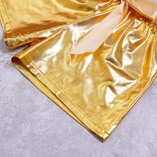 Vista 5 de CHENBAO Pantalones cortos metálicos de piel sintética para niñas pequeñas, pantalones cortos de Halloween con lazos para el pelo de murciélago