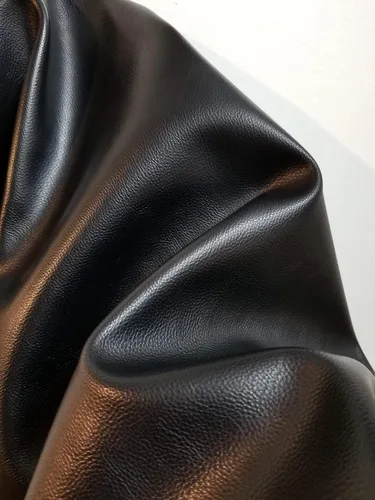 Vista 55 de NAT Leathers™ Cuero sintético sintético suave de piel sintética vegana marrón bellota (aprobado por PETA Vegano) por The Yard Piel sintética