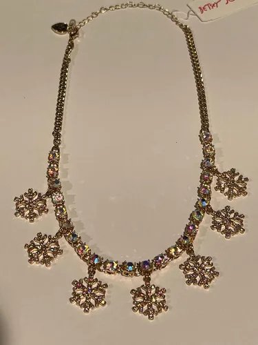 Vista 6 de Betsey Johnson Collar con colgante corto de ciervo