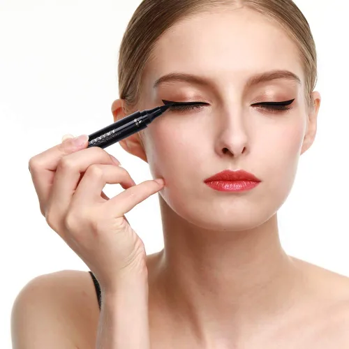 Vista 3 de docolor Sello delineador de ojos líquido de doble cara con alas, impermeable, a prueba de manchas, de larga duración, delineador de ojos original