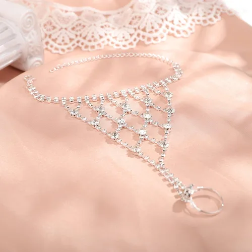 Vista 5 de YERTTER Delicados diamantes de imitación plateados para novias, accesorios de mano, eslabones esclavos con anillo, pulsera brillante con anillo