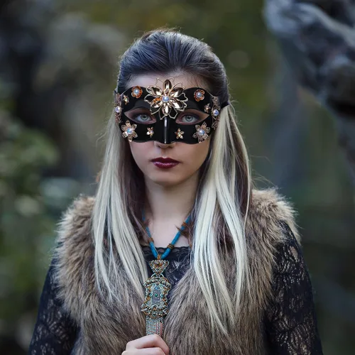 Vista 2 de ZinniDay Masquerade Masks Handmade Black Venetian Mask with Purple Rhinestone Half Face Mardi Gras Mask for Women and Men Halloween Party Cosplay