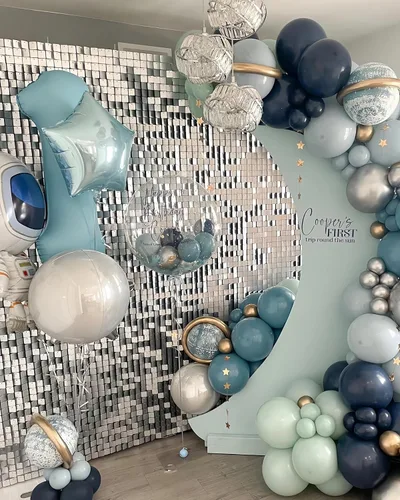 Vista 3 de Kate Paneles de pared de lentejuelas plateadas con purpurina para decoración de fiestas, cumpleaños, bodas, 24 piezas de 4 x 6 pies