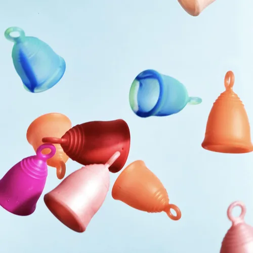 Vista 8 de Anillo de silicona con copa menstrual con vástago de bucle para una fácil extracción, alternativa de tampón reutilizable de 12 horas