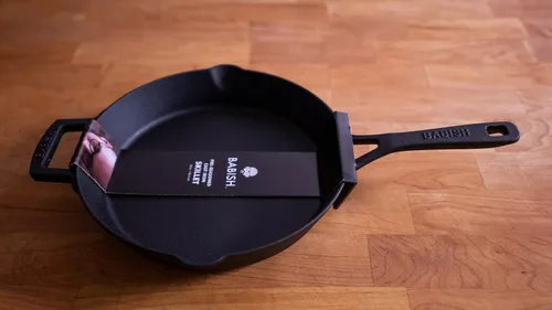 Vista 8 de Babish 10-Inch Preseasoned Cast Iron Skillet – Durable Non-Stick Frying Pan for Searing, Sautéing, and Oven Use