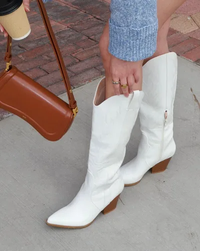 Vista 4 de Arromic Botas vaqueras para mujer, cómodas, bordadas, vaquera occidental, hasta la rodilla, puntera puntiaguda, cremallera, tacón grueso, traje