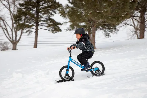 Vista 6 de Strider Juego de 14 esquís de nieve, convierte la bicicleta de equilibrio en trineo, para edades de 3 a 6 años