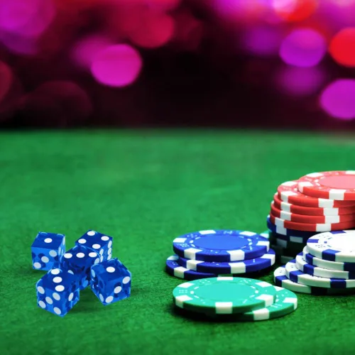 Vista 3 de Juego de dados - Dados de casino serializados de 19 mm de grado A con bordes afilados - Accesorios para noche de juegos de Trademark Poker (Azul)