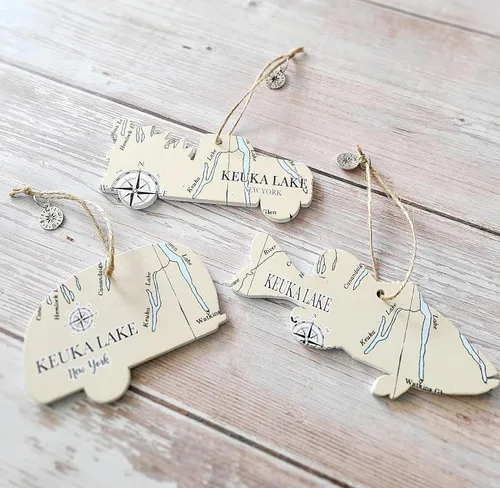 Vista 8 de Ornament Destin, FL Sailboat Map Ornament 4” Wood Hanging Map Ornament with Artwork & Charm Perfect for Wine Bottles, Gift Bags, or Christmas