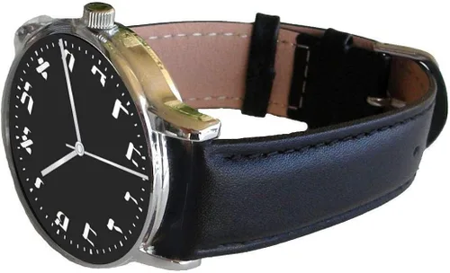 Vista 2 de Reloj con números hebreos y caja de cromo pulido de gran tamaño con esfera negra y correa de piel cosida negra