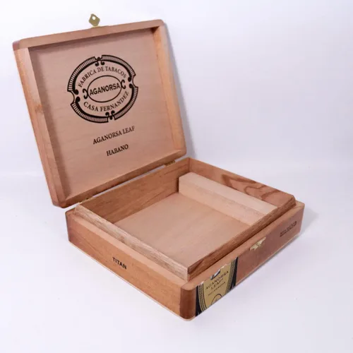 Vista 6 de Aganorsa Casa Fernandez Titan Habano Caja de cigarros de madera vacía 8" x 7" x 2