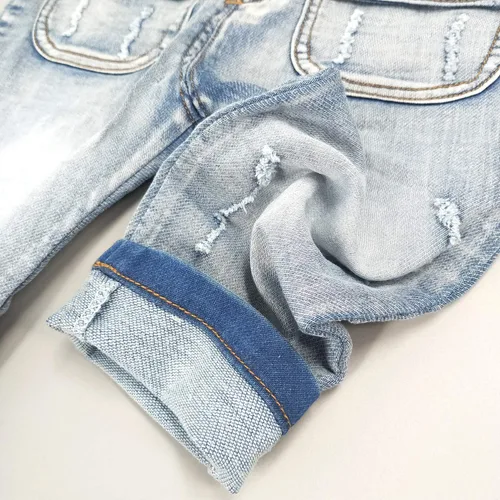 Vista 28 de Conjunto de pantalones de jean para bebés y niños pequeños