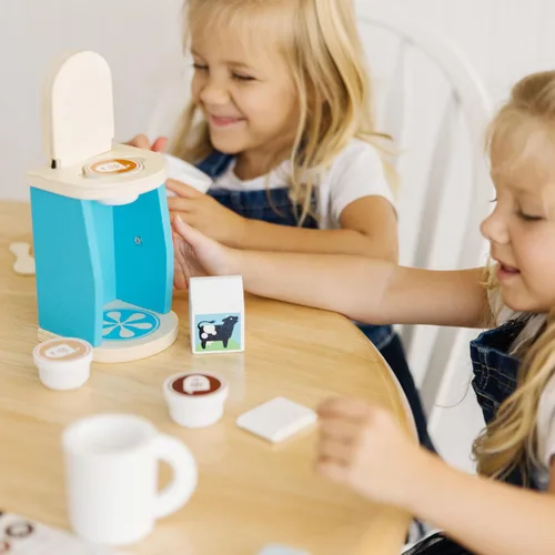 Vista 3 de Melissa & Doug Juego de cafetera de madera para preparar y servir de 11 piezas, accesorios de cocina, accesorios de cocina para niños, juego
