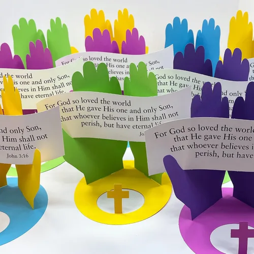 Vista 5 de FreshCut Crafts John 3:16 Kit de papel 3-D perforado, 12 coloridas exhibiciones de mesa para niños de 5 años en adelante, perfecto para la escuela