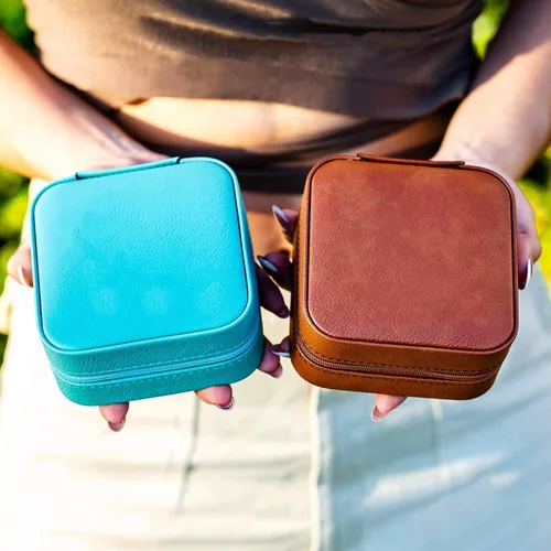 Vista 2 de Mini estuche de viaje de piel sintética, organizador de joyas de viaje, pequeño y portátil, soporte de almacenamiento de joyas para mujer, anillos