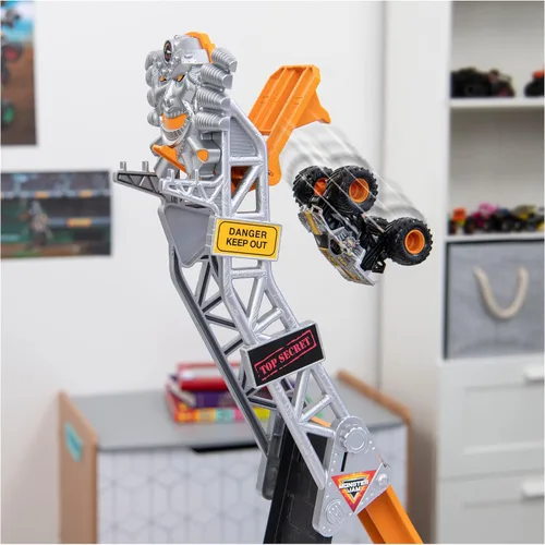 Vista 4 de Monster Jam, Set de juego oficial Max-D Break Free con camión monstruo Max-D fundido a presión exclusivo a escala 1:64