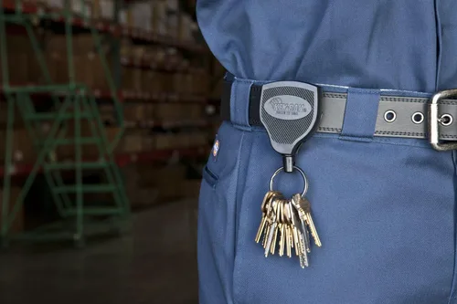 Vista 4 de Key-Bak Super 48 con Bloqueo Carrete de Llaves Profesional de Servicio Pesado Autorretráctil con Cordón de Kevlar Retráctil, 48 pulgadas, Negro