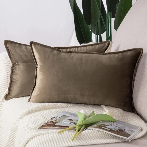 Vista 47 de MADIZZ Juego de 2 fundas de almohada decorativas de terciopelo súper suave con borlas, estilo de lujo, funda de almohada para sofá y dormitorio
