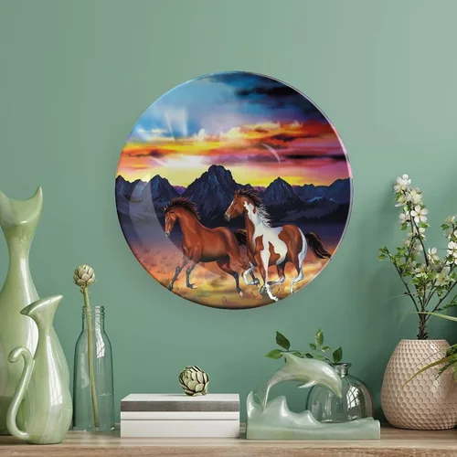 Vista 5 de XISUNYA Plato decorativo de porcelana redonda occidental de 6 pulgadas, diseño de caballos salvajes corriendo al atardecer, paisaje rústico, adorno