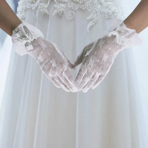 Vista 2 de Ayliss Guantes de encaje para mujer, guantes cortos de boda, elegantes guantes florales de novia de los años 20, ópera, baile, fiesta de té, cosplay