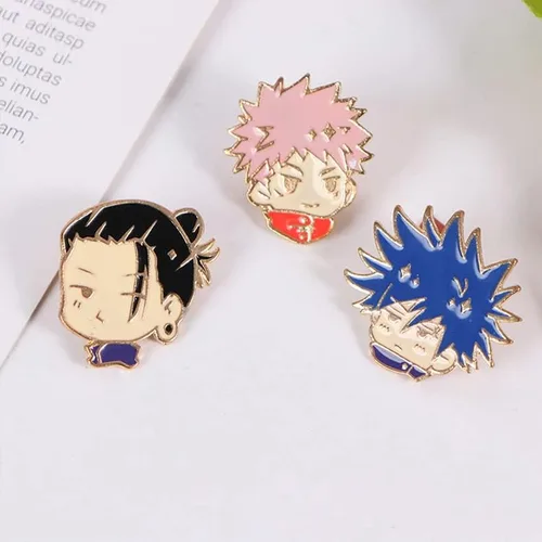 Vista 6 de Jujutsu Kaisen Pins 8pcs Anime Jujutsu Kaisen Figura Broche Cosplay Pin Regalo para fans, Plástico, Sin gemas.
