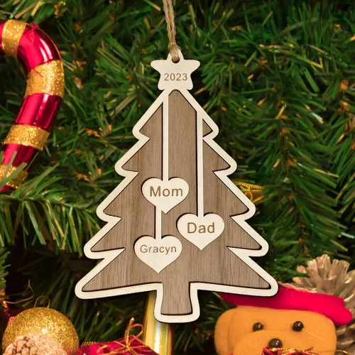Vista 19 de Adorno de Navidad familiar personalizado 2023, adornos de madera para árbol de Navidad con cuerda pequeña, de 1 a 10 nombres personalizados