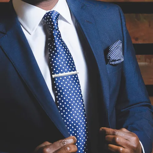 Vista 5 de Jstyle Juego de 12 clips de corbata para hombre, juego de clips de barra de corbata clásicos para corbatas regulares, clips de pellizco, clips