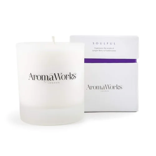 Vista 12 de AromaWorks London Nurture Vela de cera de soja – May Chang, aroma de manzanilla romana y sándalo – Calma, desestresante y sueño – Natural, vegano