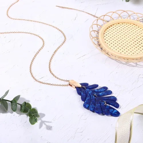 Vista 4 de ARATLENCH Aretes de acrílico con dije Collar largo con dije de hoja de resina, tortuga y hoja de palma, aretes de moda para mujer