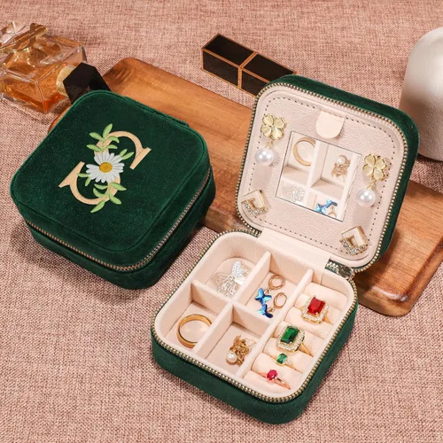 Vista 3 de GSPY Joyero de viaje, joyero de terciopelo con inicial, regalos personalizados para mujeres, joyero de viaje pequeño, organizador de joyas, regalos