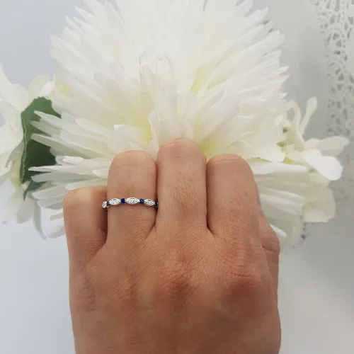 Vista 6 de Anillo apilable redondo de oro de 10 quilates con zafiro azul y diamante blanco para mujer