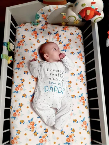 Vista 5 de KuKitty Mameluco con estampado de letras para bebés y niñas