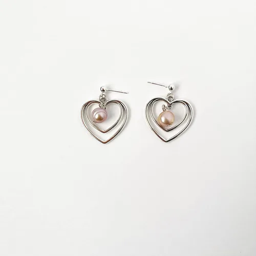 Vista 4 de Pearl Hearts Dangle Earrings