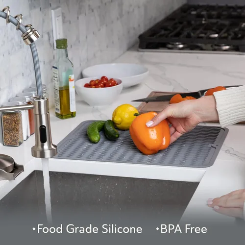 Vista 4 de Oizeir Tapete de silicona para secar platos, agujero de drenaje, antideslizante, resistente al calor, plegable. Ideal para platos, fregadero de Gris