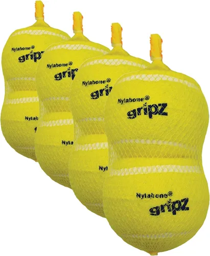 Vista 14 de Nylabone Power Play Gripz Pelota de fútbol de fieltro con cuerda de agarre de goma, pelota con pito para perros, mediana (1 unidad)