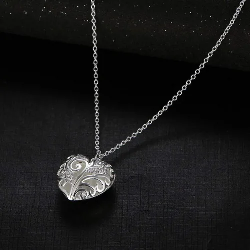 Vista 2 de Collar de gargantilla con colgante de cristal de corazón hueco para mujer brilla en la oscuridad otro
