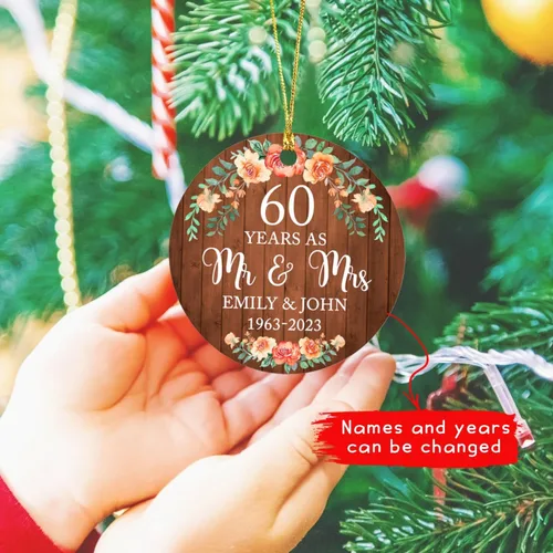 Vista 4 de Adorno de Navidad con nombres y años personalizados para aniversario de boda, aniversario de boda, árbol de Navidad, adorno de recuerdo