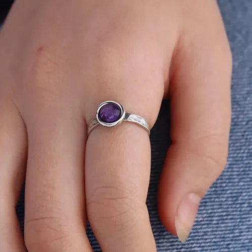 Vista 42 de Anillo de plata de ley con piedras preciosas para mujer, anillo apilable de piedra martillada, anillo de piedra natal
