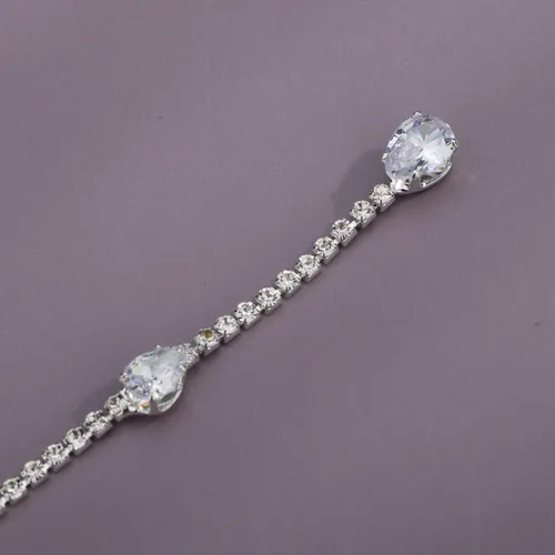Vista 5 de YERTTER Gargantilla de cadena de diamantes de imitación de plata brillante con borla, collar largo de cristal, collar de lujo con diamantes