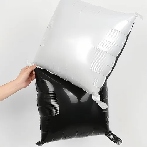 Vista 6 de Globos cuadrados en blanco y negro para pared, globos cromados y blancos de doble cara, kit de arco de túnel, telón de fondo para tablero de ajedrez