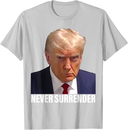 Vista 50 de Camiseta Pro Trump Mugshot Never Surrender para hombre y mujer, Negro