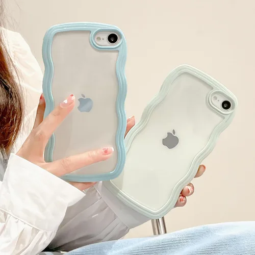 Vista 2 de QLTYPRI Funda compatible con iPhone 7/8/SE, bonita funda transparente con marco ondulado rizado para niñas y mujeres, funda protectora de TPU