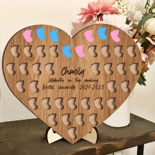 Vista 16 de Contador de nacimiento personalizado para estudiantes partera con 50 espacios para bebés, tablero de madera en forma de corazón