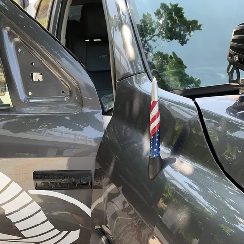 Vista 8 de Antena de bala Calibre 50 para auto y camión con diseño de bandera americana Compatible con Ford F150 F250 F350, Dodge RAM 1500, Chevy Silverado