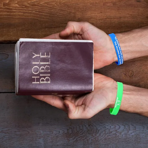 Vista 7 de Chalyna 48 pulseras con versículos bíblicos motivacionales, pulseras de goma cristianas a granel, pulseras inspiradoras de las Escrituras cristianas